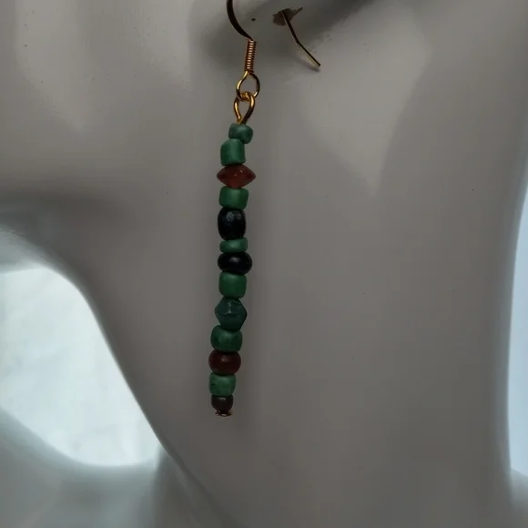 Elegant Green Beaded Earrings - Picture 1 of 5